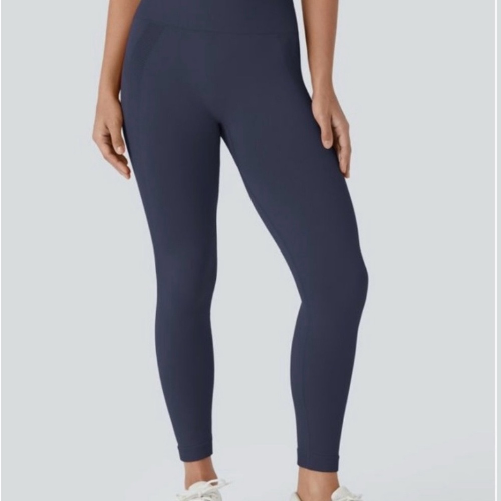 Halara Seamless 7/8 navy leggings NWOT in original package size L fit like M